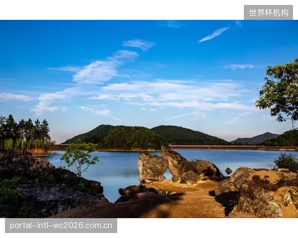 高山滑雪产业的核心矛盾在于，追求绝对安全的防护网系统升级，正在与商业化运营的效率要求产生冲突